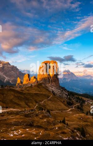 Sonnenuntergang über 5 Torri dolomiten in Cortina d'Ampezzo, Venetien, Italien Stockfoto