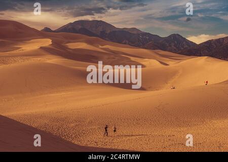 Sonnenuntergang über dem Great Sand Dunes National Park Stockfoto