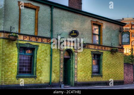 Pub, Britisch, Architektur, Gebäude, Manchester, stilvoll und retro, Pubs neues Leben gegeben, Peveril of the Peak, Guinness Stockfoto