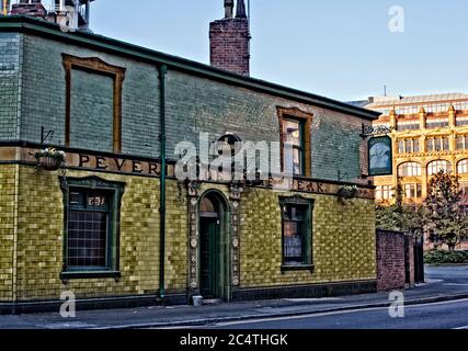 Pub, Britisch, Architektur, Gebäude, Manchester, stilvoll und retro, Pubs neues Leben gegeben, Peveril of the Peak, Guinness Stockfoto