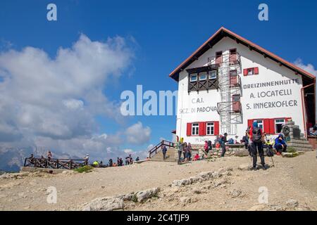 Rifugio Locatelli (Dreizinnenhutte) in den Dolomiten Stockfoto