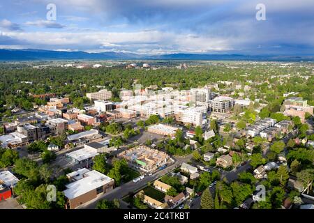 Luftaufnahmen von der malerischen Innenstadt von Bozeman, Montana Stockfoto