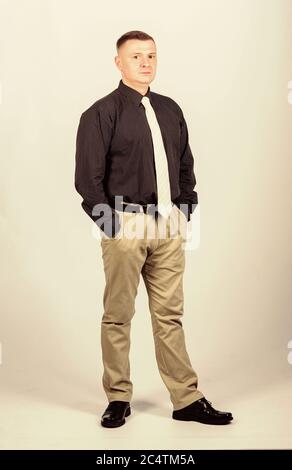 Formelle Partei oder die Besprechung. Geschäftsinhaber. Zuversichtlich Mann. Das moderne Leben. Geschäftsmann. Büroalltag. Multimillionär. Mann mit Business Look. Chef und Mitarbeiter. Ich liebe meinen Job. moderne Mann. modernes Unternehmen. Stockfoto