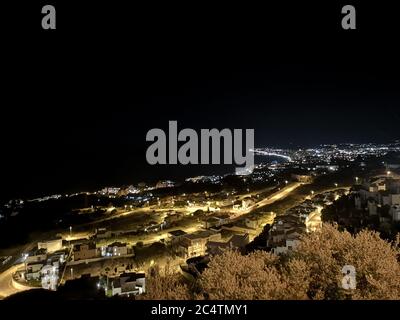 Panorama-Nachtaufnahme von Stupa der Aufklärung Benalmádena, Spanien Stockfoto