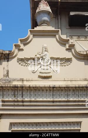 Ein Farahvahar Symbol der Zoroastrer bei Banaji Behram Atash, ein Parsee (Parsi) Feuertempel bei Marine Lines, Mumbai, Indien Stockfoto