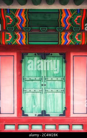 Abstrakte Türdetails im Changdeokgung Palace, UNESCO-Weltkulturerbe, Seoul, Südkorea, Asien Stockfoto