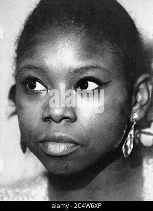 Archiv 90er Jahre: Französische Eiskunstläuferin Surya Bonaly hält Pressekonferenz, Lyon, Frankreich Stockfoto