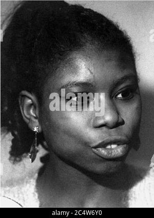 Archiv 90er Jahre: Französische Eiskunstläuferin Surya Bonaly hält Pressekonferenz, Lyon, Frankreich Stockfoto