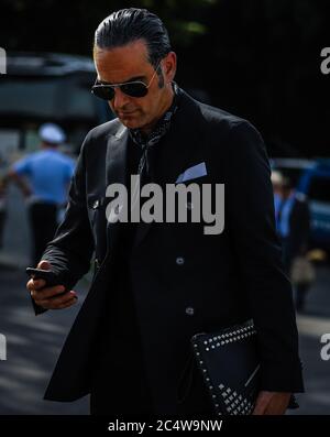 FLORENZ, Italien - Juni 11 2019: Männer auf der Straße in Florenz. Stockfoto