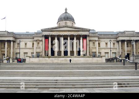 London, England, Großbritannien. Trafalgar Square und die Nationalgalerie zu Beginn der Coronavirus-Krise, März 2020 Stockfoto