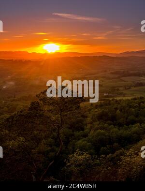 Sonnenuntergang über dem Lyth Valley von Scout Scar Stockfoto