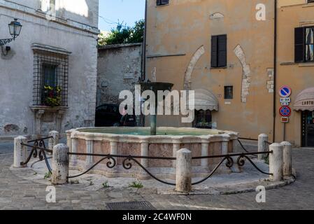 narni,italien juni 29 2020 :Brunnen in Platz von priori im Zentrum von narni Dorf Stockfoto