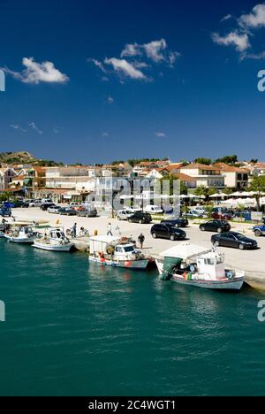 Angelboote/Fischerboote vertäut im Hafen, Lixouri, Kefalonia, Ionische Inseln, Griechenland. Stockfoto