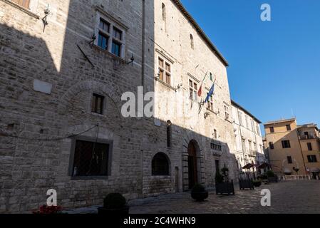 narni,italien juni 29 2020 :Gemeinde narni in Platz von priori an einem sonnigen Tag Stockfoto