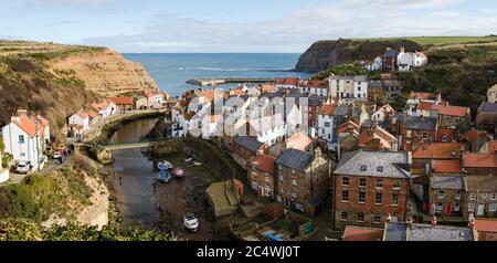 Panoramablick auf Staithes, North Yorkshire Stockfoto