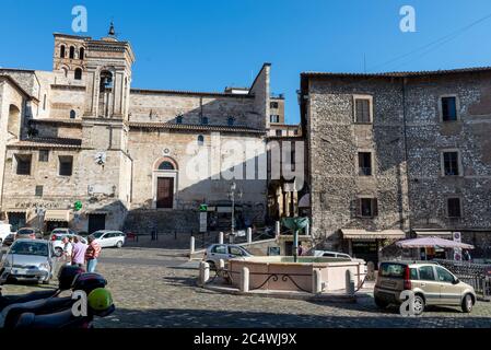 narni,italien juni 29 2020 :Garibaldi Platz in Narni Stadt an einem sonnigen Tag Stockfoto