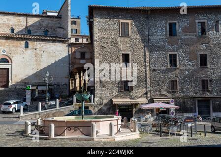 narni,italien juni 29 2020 :Garibaldi Platz in Narni Stadt an einem sonnigen Tag Stockfoto