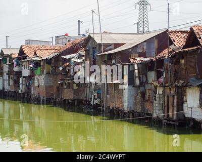 Die Slums von Jakarta sind die Hauptstadt Indonesiens. Stockfoto
