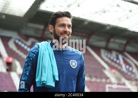 Tynecastle Park, Edinburgh Schottland.UK.29. Juni 20. Hearts New Signing ehemaliger Celtic Torwart Craig Gordon glücklich mit seinem zwei-Jahres-Deal & Rückkehr in den Tynecastle Club, wo er sein Herz-Debüt im Jahr 2002. Kredit: eric mccowat/Alamy Live Nachrichten Stockfoto