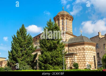 Curtea Veche die älteste Kirche an einem Sommertag in Bukarest, Rumänien Stockfoto