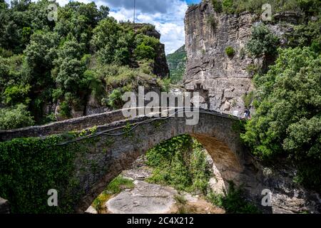 Eingang zum Kloster Sant Miquel del Fai, Katalonien, Spanien Stockfoto