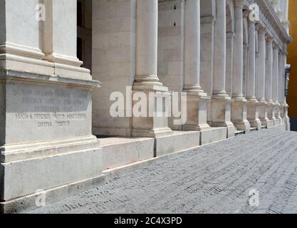 Der barocke Palazzo Nuovo in Bergamo, der heutige Sitz der bürgerlichen Angelo Mai Bibliothek, befindet sich im oberen Teil der Stadt, auf der Piazza Vecchi Stockfoto