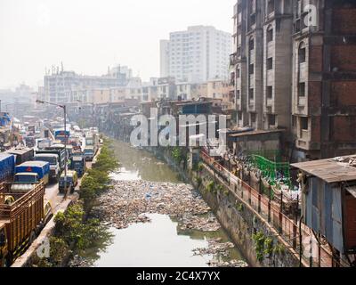 Arme und verarmte Slums von Dharavi in der Stadt Mumbai. Stockfoto