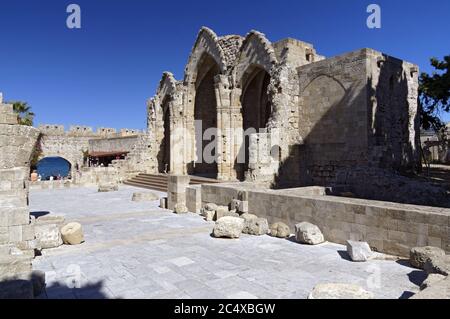 Jahrhundert, die Kirche der Jungfrau des Burgh, Altstadt von Rhodos, Rhodos, Dodekanes, Griechenland. Stockfoto