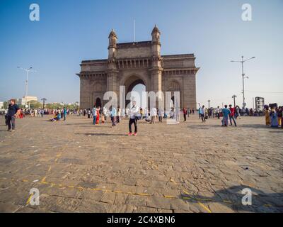 Mumbai, Indien - 17. Dezember 2018: Die legendäre Architektur des Gateway of India in Mumbai. Stockfoto