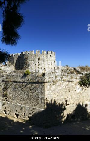 Äußere Stadtmauer, Altstadt von Rhodos, Rhodos, Dodekanes, Griechenland. Stockfoto