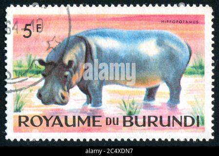 BURUNDI - UM 1964: Briefmarke gedruckt von Burundi, zeigt Nilpferd, um 1964 Stockfoto