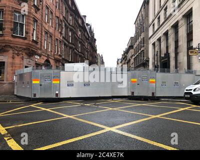 Die Polizei sperrte die Szene in der West George Street, Glasgow, ab, wo Badreddin Abadlla Adam von Beamten erschossen wurde, nachdem letzte Woche sechs Personen verletzt worden waren. Stockfoto