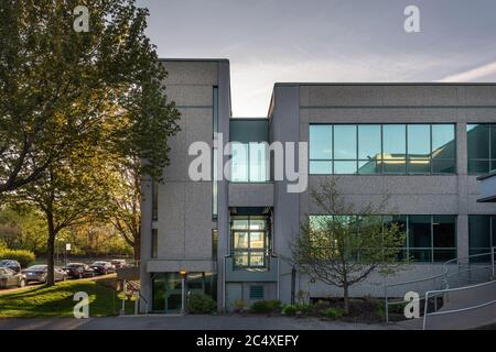 Die aussenfassade eines generischen Small Business Stockfoto