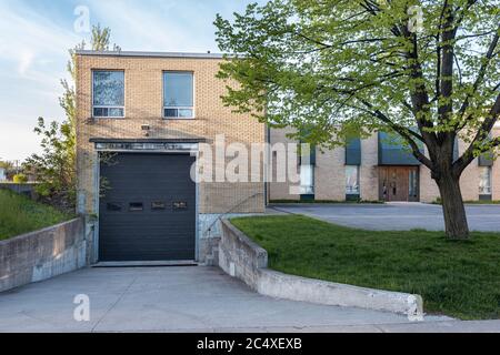 Die aussenfassade eines generischen Small Business Stockfoto