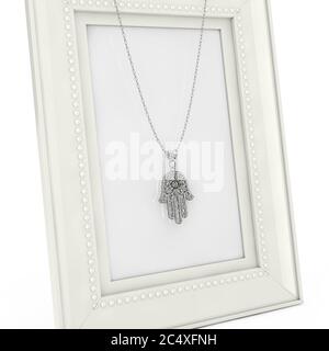 Silberner Hamsa, Hand von Fatima Amulet Coulomb über leerem Fotorahmen auf weißem Hintergrund. 3d-Rendering Stockfoto