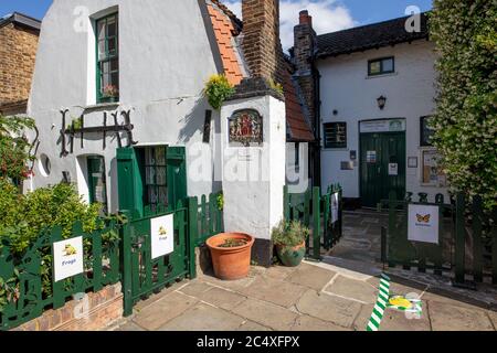 Die Chelsea Open-Air Nursery School in Glebe Place, ein wohlhabender, gehobter Stadtteil von Chelsea. London Stockfoto