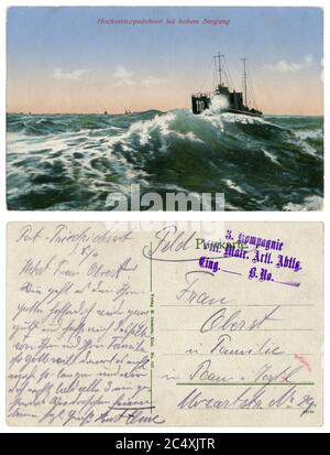 Deutsche historisch kolorierte Fotopostkarte: Torpedo-Boot Nr. 110 auf hoher Welle im offenen Meer, Kaiserliche Deutsche Marine, 1. Weltkrieg 1914-18, Rückseite Stockfoto