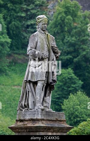 Statue des schottischen Dichters und Dramatikers Allan Ramsay von Sir John Steell in Princes Street Gardens, Edinburgh, Schottland, Großbritannien. Stockfoto