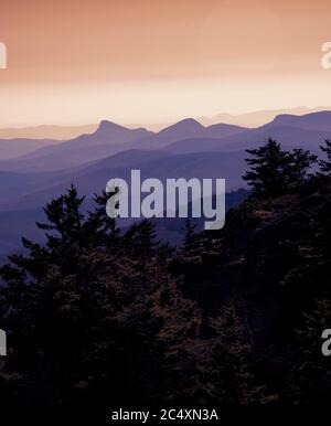 Landschaftlich reizvolle Aussicht und Landschaft des Grandfather Mountain, North Carolina. Stockfoto