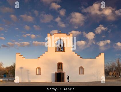 Socorro Mission bei Sonnenaufgang in der Nähe von El Paso, Texas, USA Stockfoto