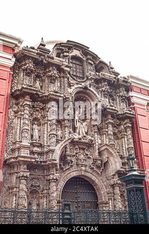 Detail der Fassade der Kirche San Agustin (Iglesia de San Agustín). Lima, Abteilung von Lima, Peru. Stockfoto