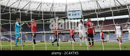 Hannover, Deutschland. 28. Juni 2020. firo: 28.06.2020, Fußball, 2.Bundesliga, Saison 2019/2020, Hannover 96 - VfL Bochum 2: 0 Jubilation goalwart Martin HANSEN, Hanover, Remote, Hintertor Quelle: dpa/Alamy Live News Stockfoto