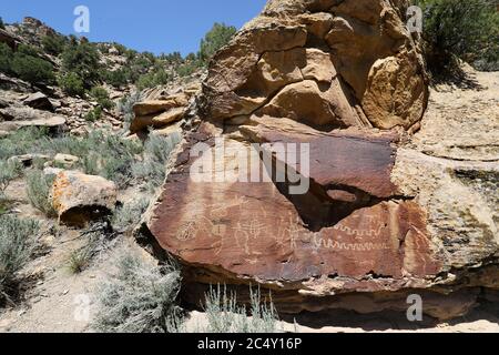 Indianische Felskunst Petroglyph Rocky Valley Utah 1415. Nine Mile Canyon, Utah. Die längste Kunstgalerie der Welt der alten amerikanischen Ureinwohner. Stockfoto