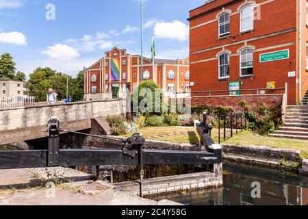 Wallbridge Upper Lock am Thames Severn Canal (verwaltet vom Cotswolds Canal Trust) in Wallbridge, Stroud, Gloucestershire, Großbritannien Stockfoto