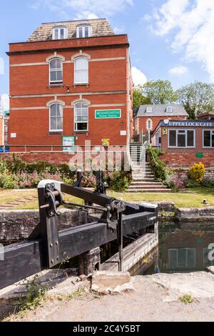 Wallbridge Upper Lock am Thames Severn Canal (verwaltet vom Cotswolds Canal Trust) in Wallbridge, Stroud, Gloucestershire, Großbritannien Stockfoto