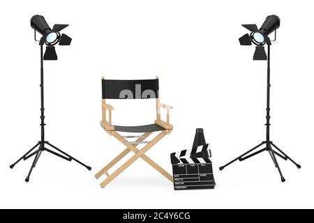 Konzept Der Kinobranche. Regie-Chair, Movie Clapper und Spotlights auf weißem Hintergrund. 3d-Rendering. Stockfoto