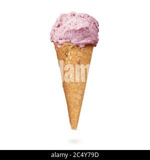 Erdbeer Eis im Kegel auf weißem Hintergrund mit Clipping Pfad Stockfoto