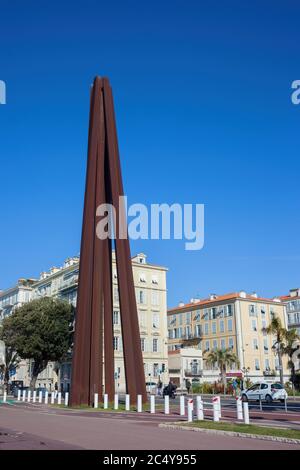 Neuf Lignes Obliques - neun Oblique Lines Denkmal von Bernar Venetin in der Stadt Nizza, Frankreich Stockfoto