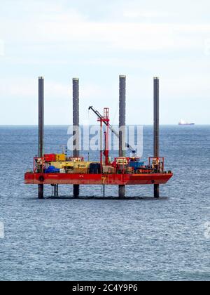 Ein Jack-up-Arbeitsschiff Haven Seariser 2 führen geotechnische Arbeiten in Marske an der North Yorkshire Küste vorgeschlagenen Landeplatz für Stromkabel aus Stockfoto