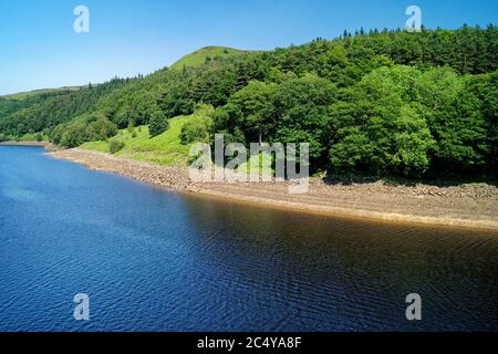 Großbritannien, Derbyshire, Peak District, Ladybower Reservoir mit Blick auf Whinstone Lee Tor vom Ashopton Viaduct Stockfoto